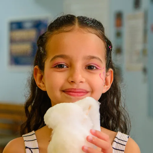 Aluna da Educação Infantil sorrindo